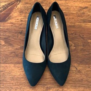 Tahari | Black Suede Pumps